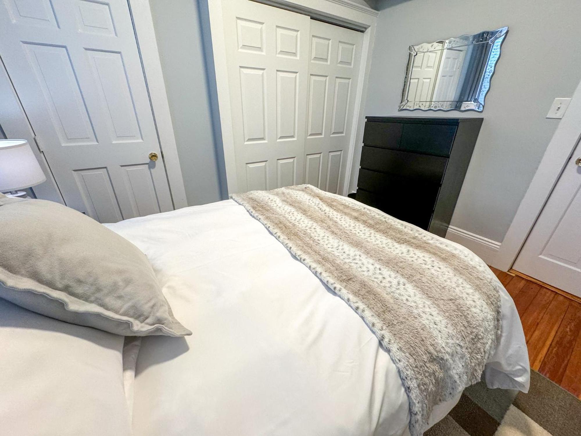 Huge,3 Bed,2Bath,Public Transport,Boston,Sleeps 9 Apartment Brookline Ngoại thất bức ảnh